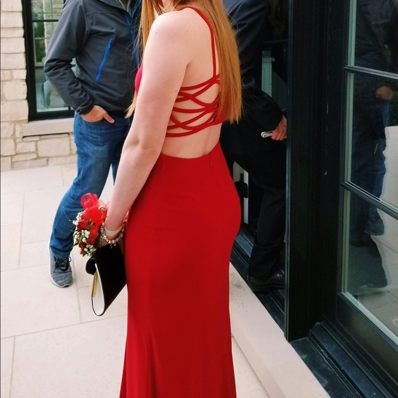 BEAUTIFUL red formal dress - Picture 4 of 4